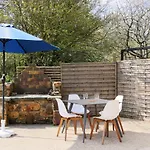 3 Bedroom Amazing In La Hague *