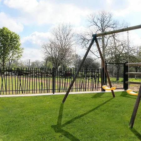 3 Bedroom Amazing In La Hague