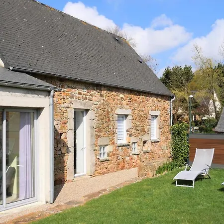 2 Bedroom Amazing In La Hague Semesterbostad