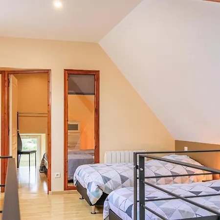 2 Bedroom Amazing In La Hague Semesterbostad