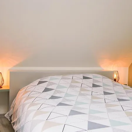 2 Bedroom Amazing In La Hague Semesterbostad Vasteville