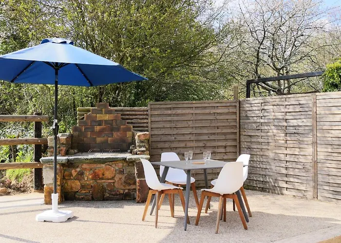 3 Bedroom Amazing In La Hague *