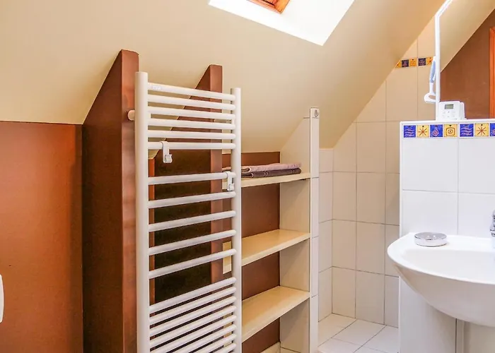 3 Bedroom Amazing In La Hague